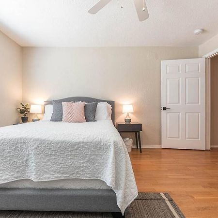 Escape To A Restored 1920S East Waco Bungalow Esterno foto