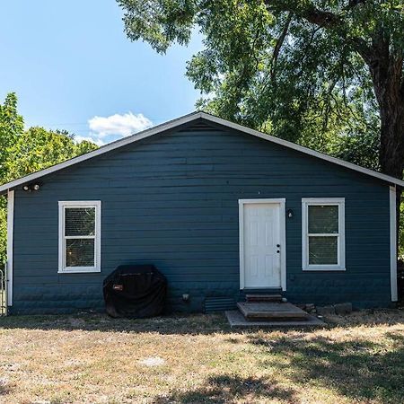 Escape To A Restored 1920S East Waco Bungalow Esterno foto