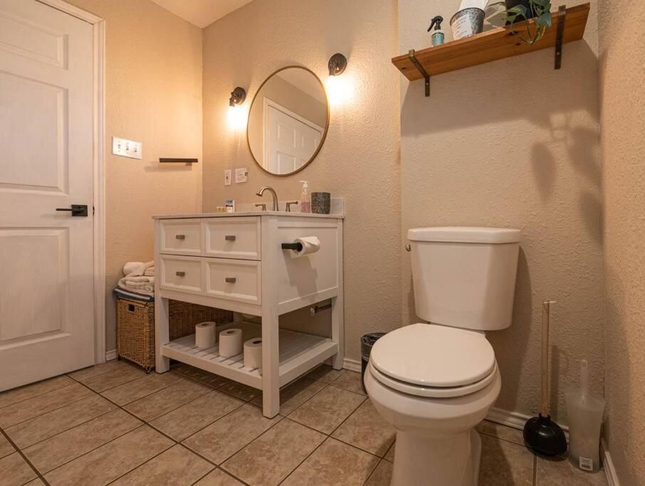 Escape To A Restored 1920S East Waco Bungalow Esterno foto