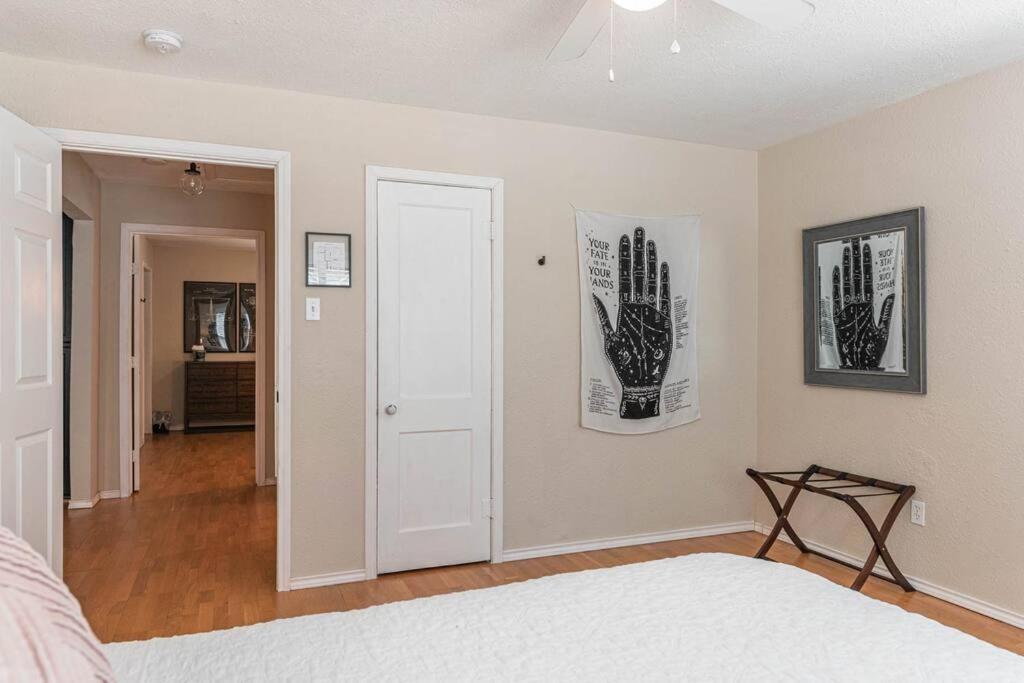Escape To A Restored 1920S East Waco Bungalow Esterno foto
