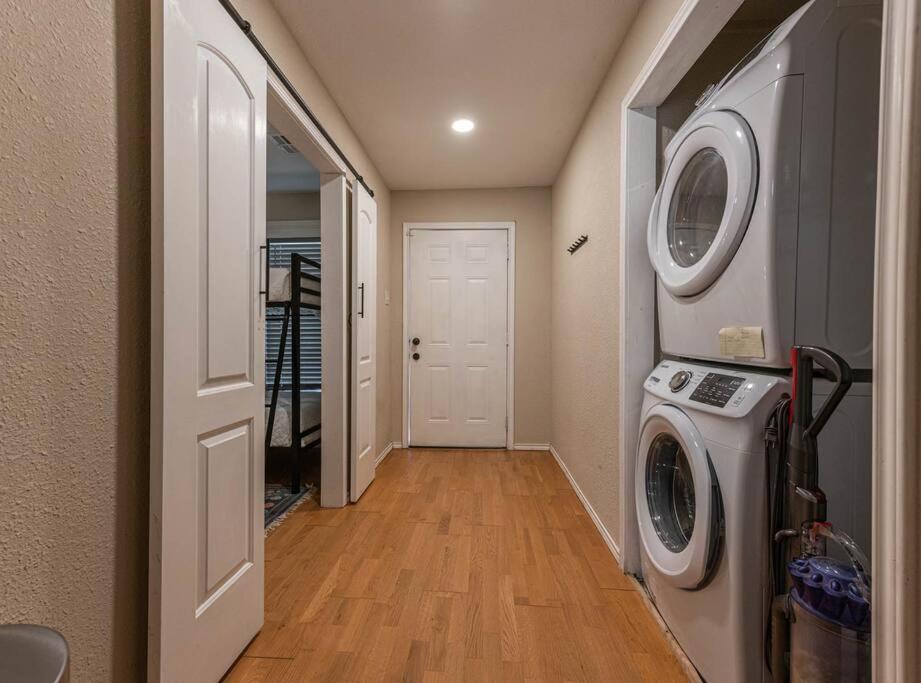 Escape To A Restored 1920S East Waco Bungalow Esterno foto