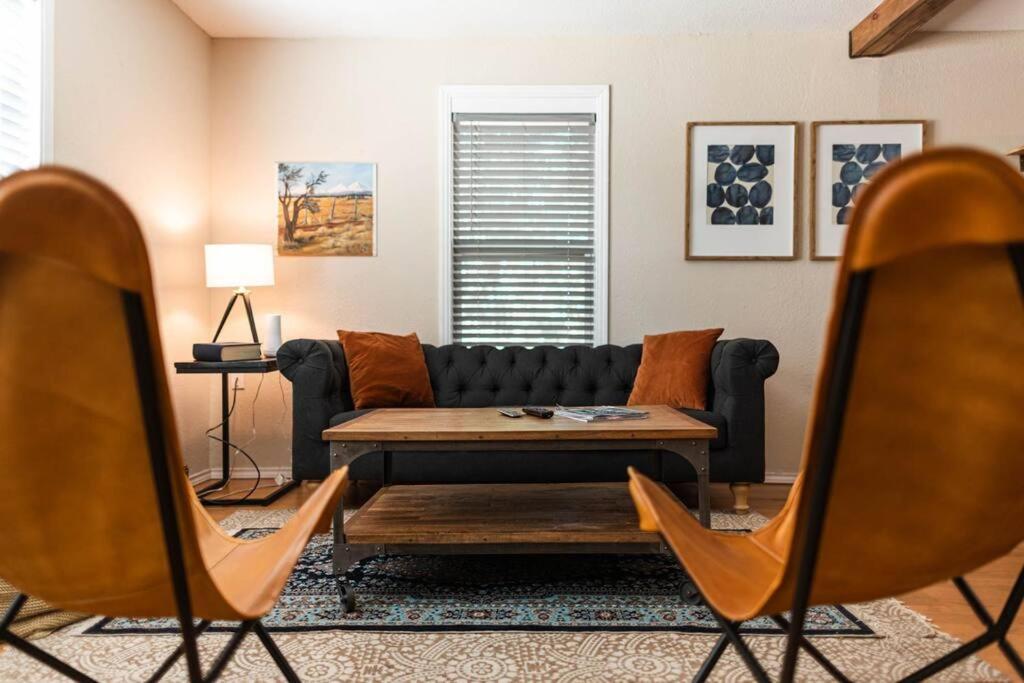 Escape To A Restored 1920S East Waco Bungalow Esterno foto