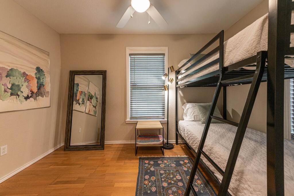 Escape To A Restored 1920S East Waco Bungalow Esterno foto
