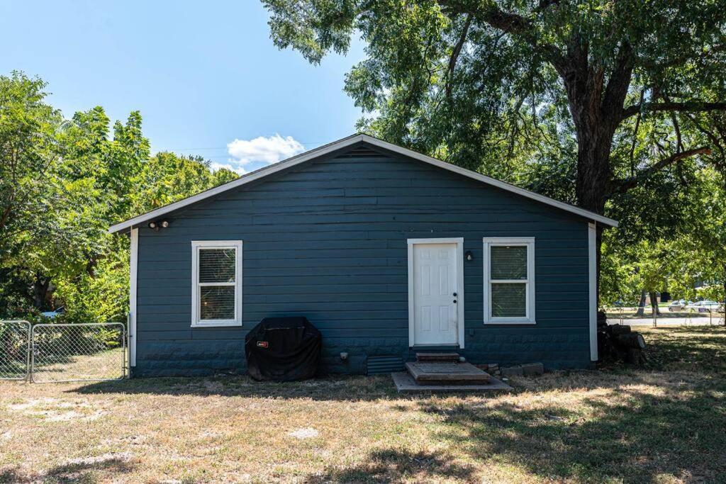 Escape To A Restored 1920S East Waco Bungalow Esterno foto